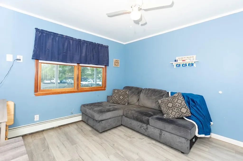 8 Division Avenue East Islip NY 11730