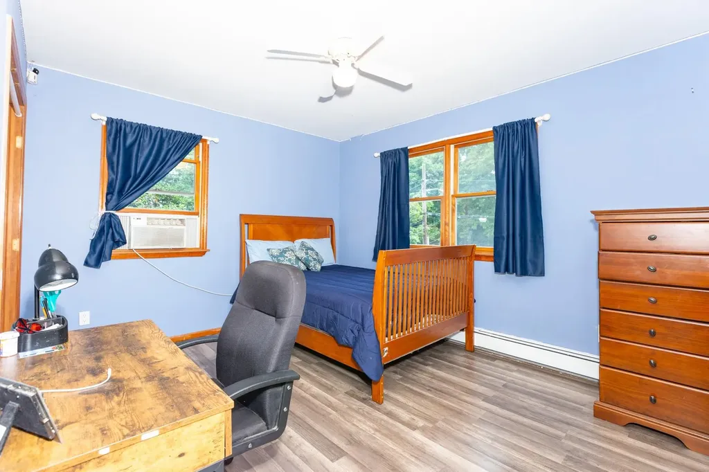 8 Division Avenue East Islip NY 11730