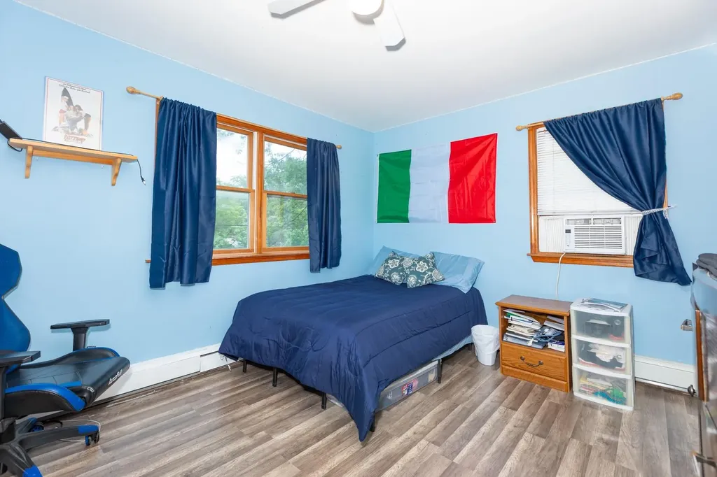 8 Division Avenue East Islip NY 11730