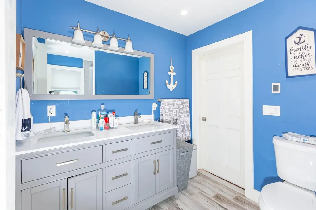 8 Division Avenue East Islip NY 11730