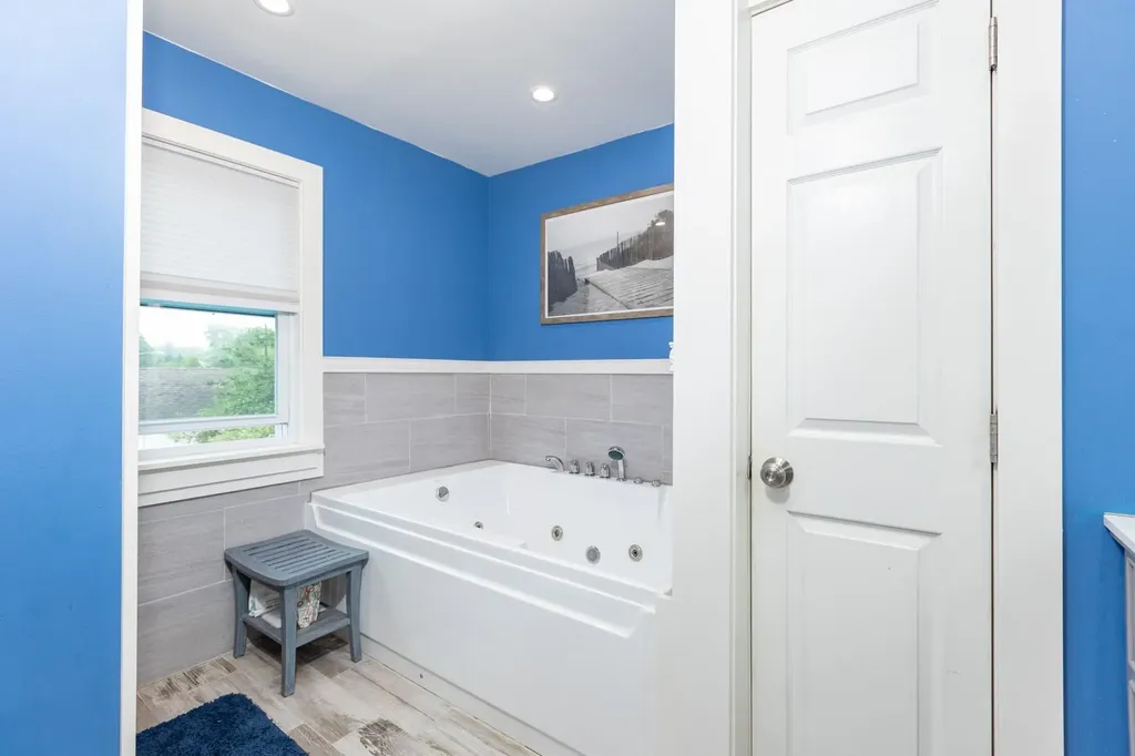 8 Division Avenue East Islip NY 11730