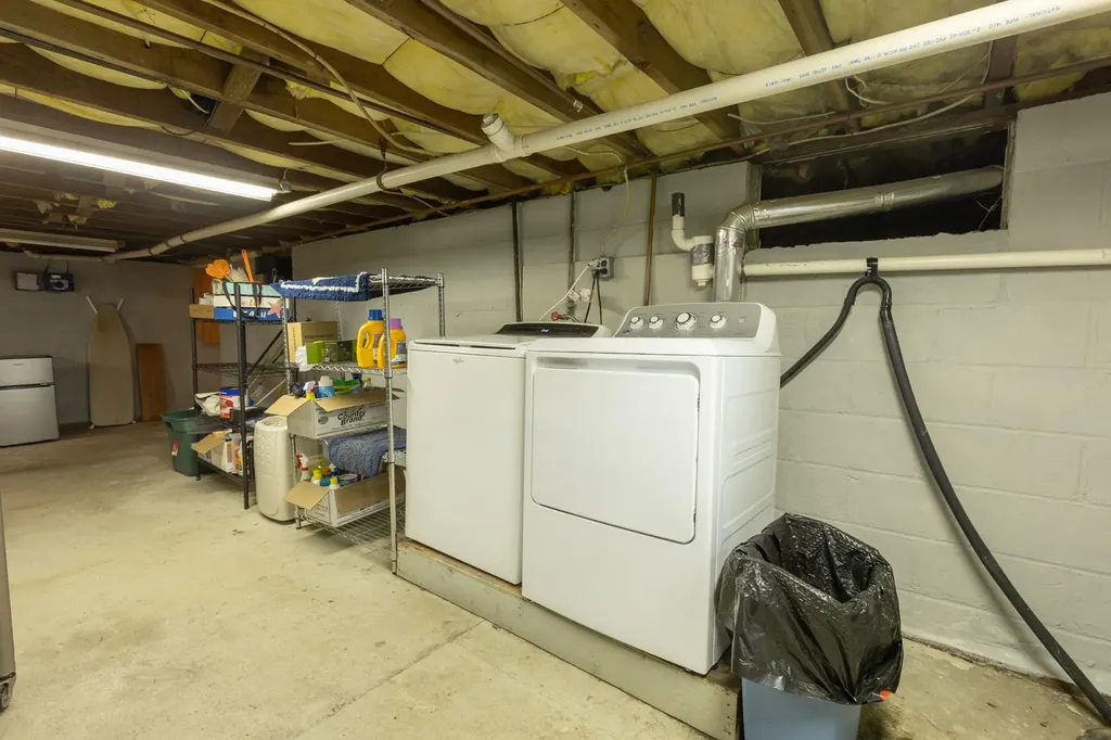 8 Division Avenue East Islip NY 11730