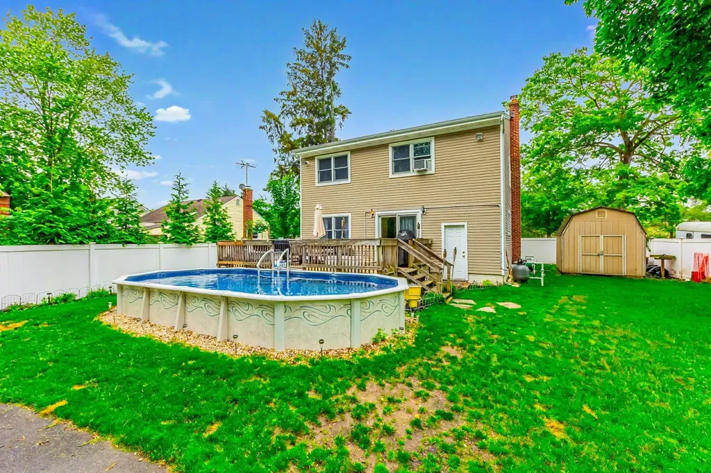 8 Division Avenue East Islip NY 11730