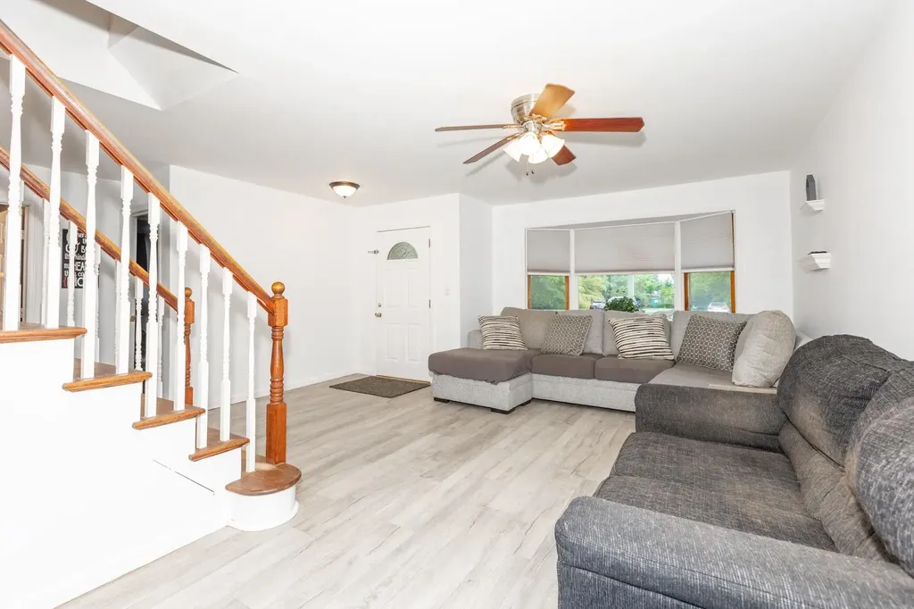 8 Division Avenue East Islip NY 11730