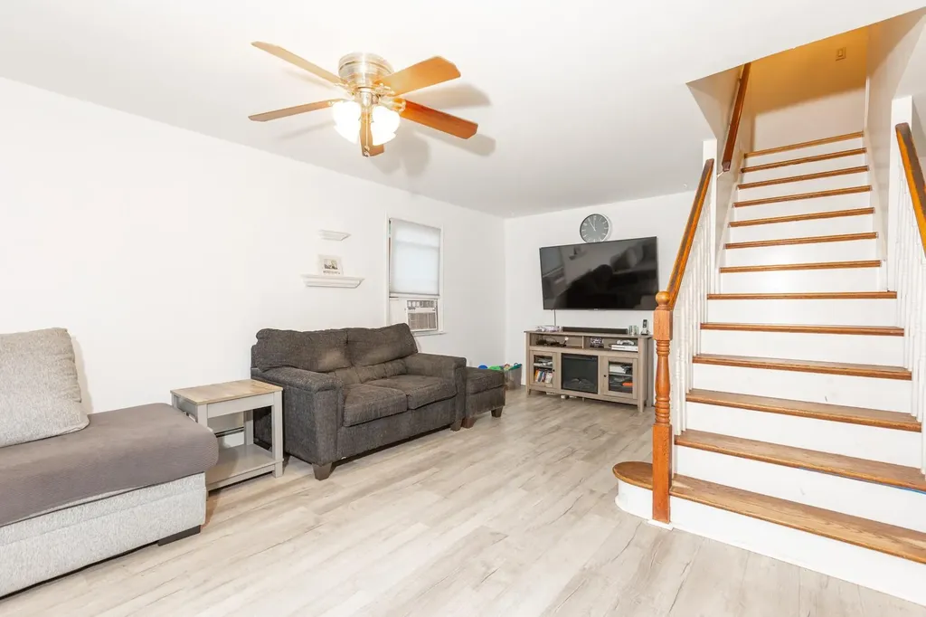 8 Division Avenue East Islip NY 11730