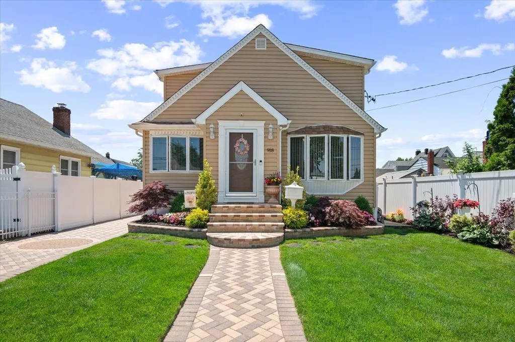 918 Clay Street Baldwin NY 11510