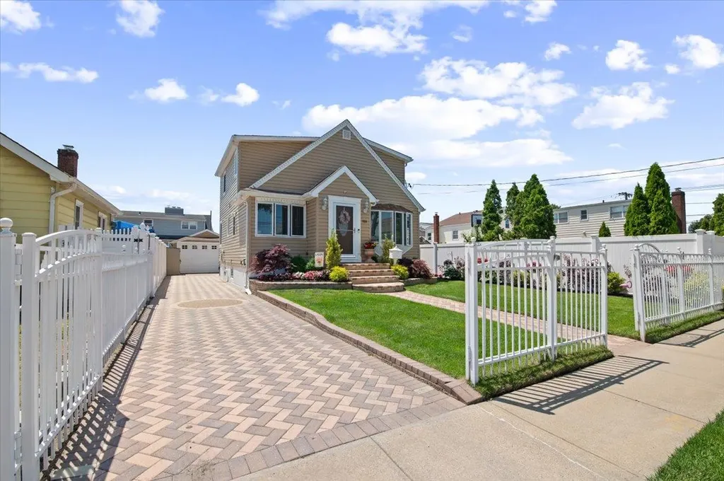 918 Clay Street Baldwin NY 11510