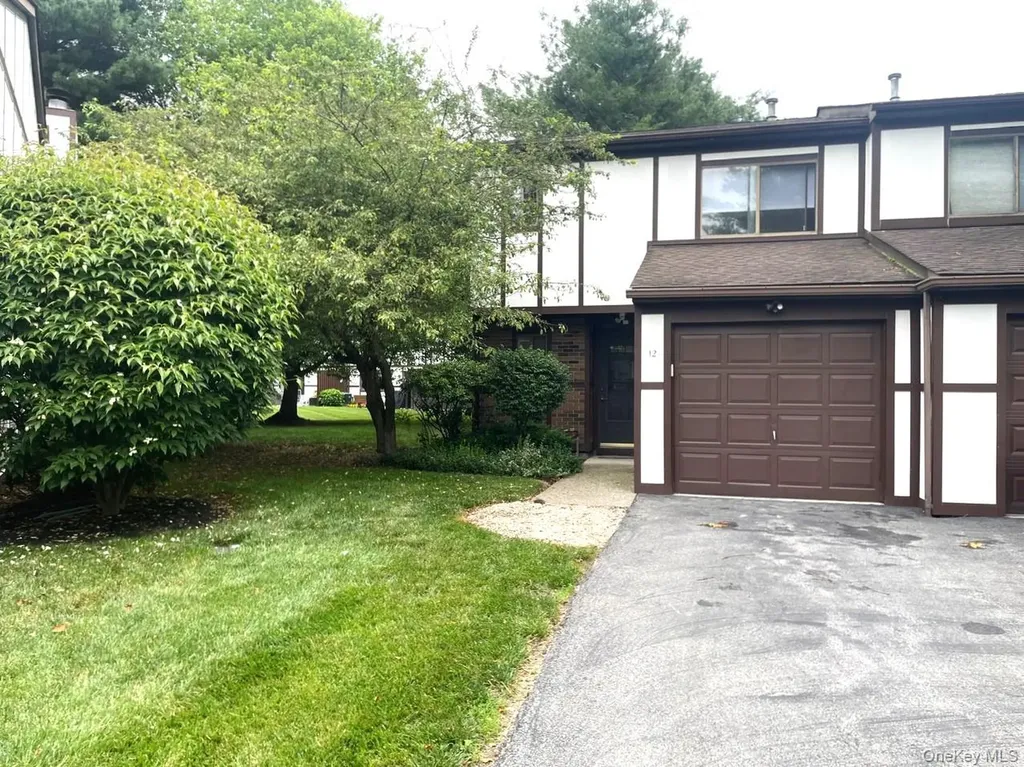 12 Sunstone Drive Poughkeepsie NY 12603