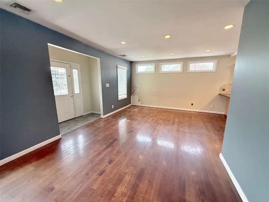 527 Carlls Path Deer Park NY 11729