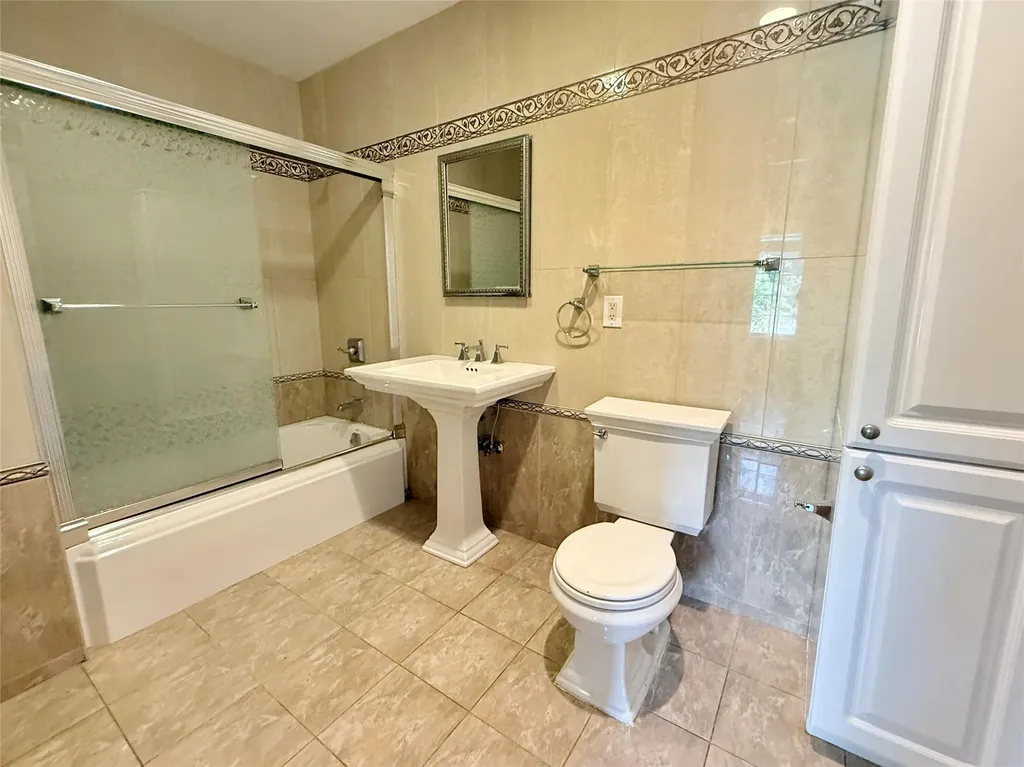 527 Carlls Path Deer Park NY 11729