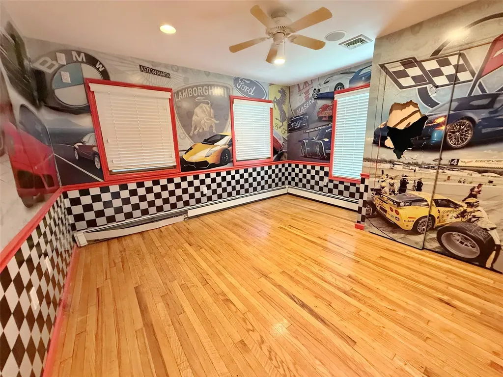 527 Carlls Path Deer Park NY 11729
