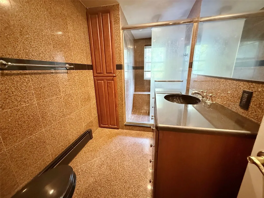 527 Carlls Path Deer Park NY 11729