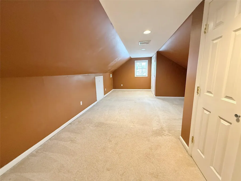 527 Carlls Path Deer Park NY 11729