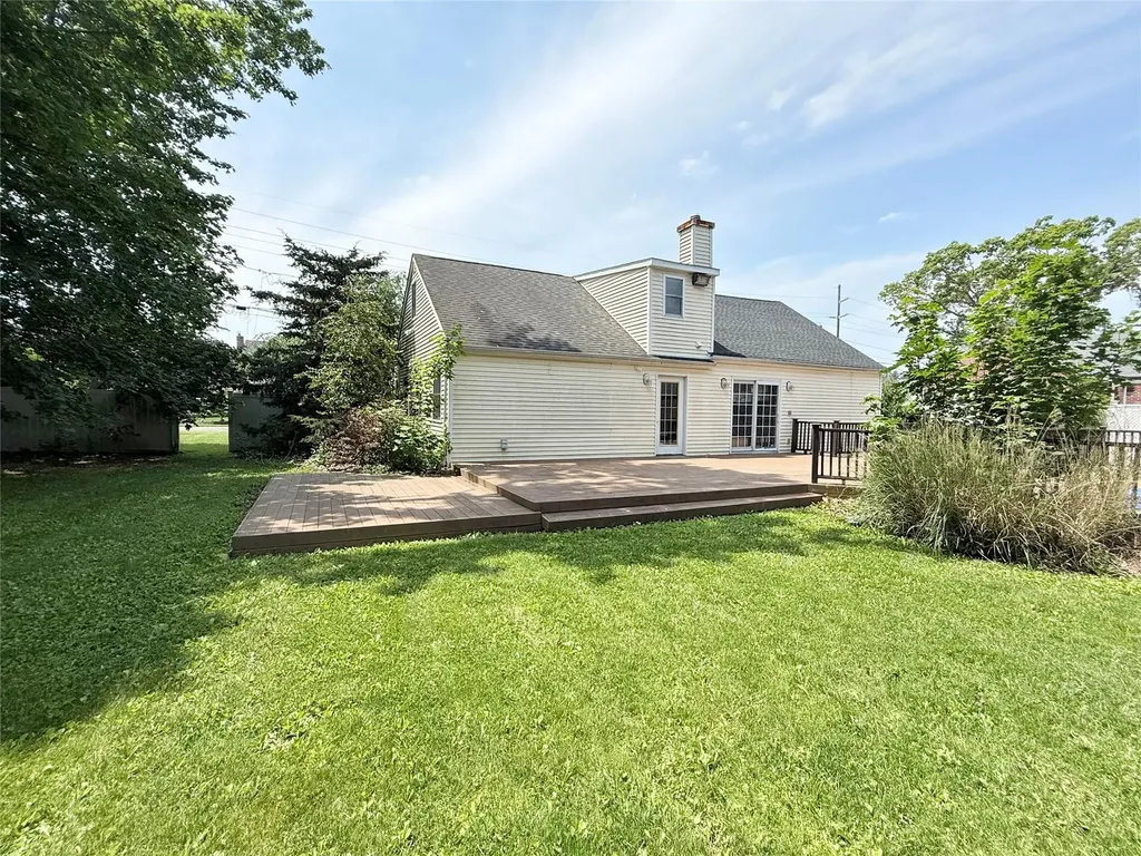 527 Carlls Path Deer Park NY 11729