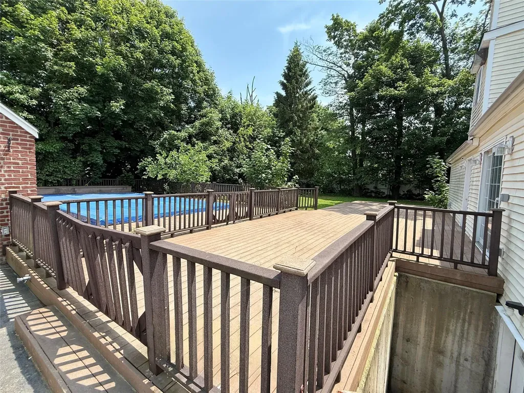 527 Carlls Path Deer Park NY 11729