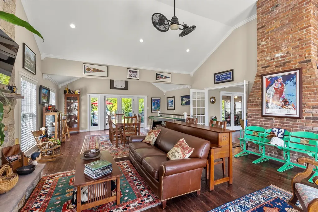 16 Dyke Road Setauket NY 11733