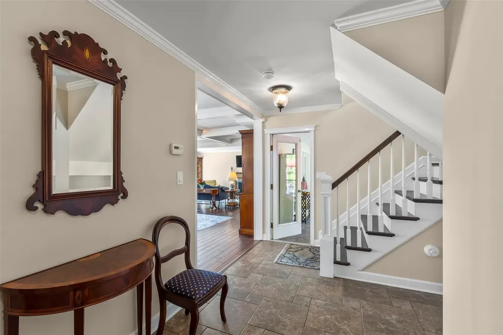 16 Dyke Road Setauket NY 11733