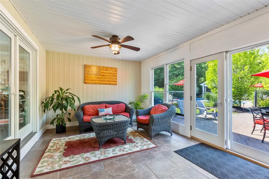 16 Dyke Road Setauket NY 11733