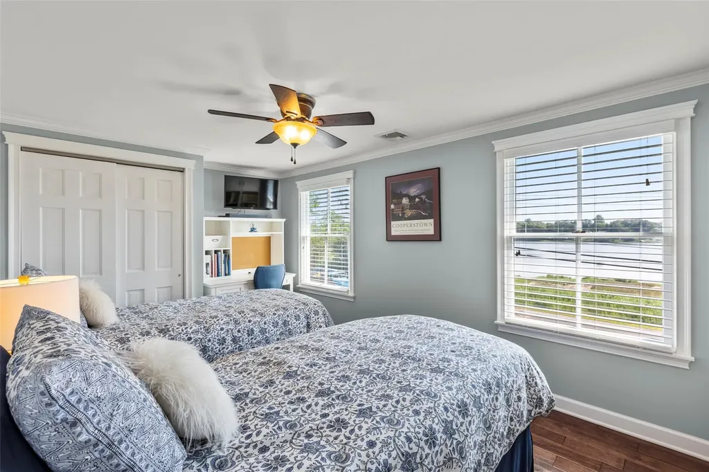 16 Dyke Road Setauket NY 11733