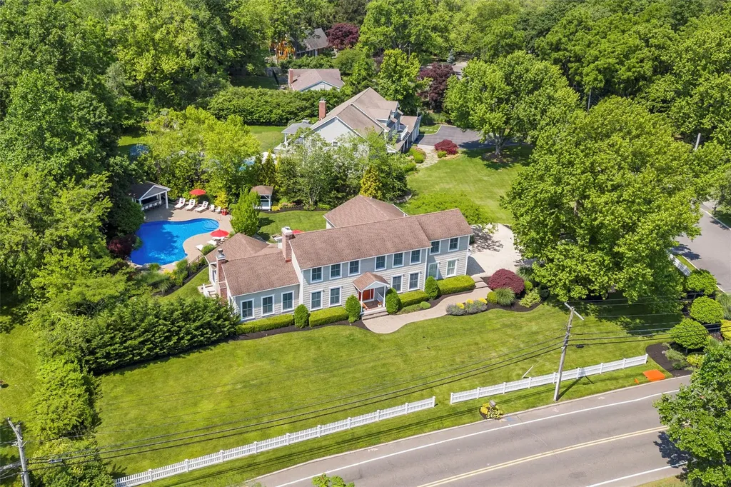 16 Dyke Road Setauket NY 11733
