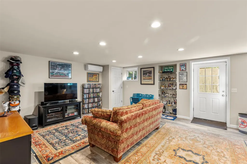 16 Dyke Road Setauket NY 11733