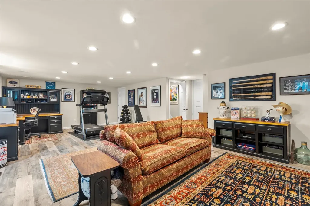16 Dyke Road Setauket NY 11733