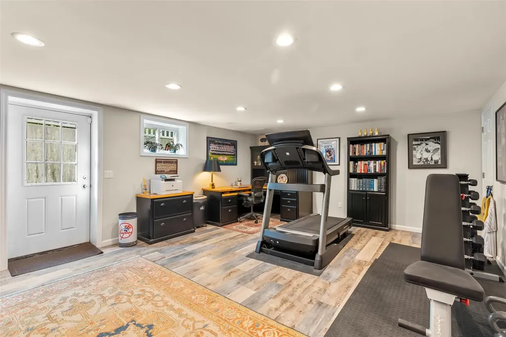 16 Dyke Road Setauket NY 11733