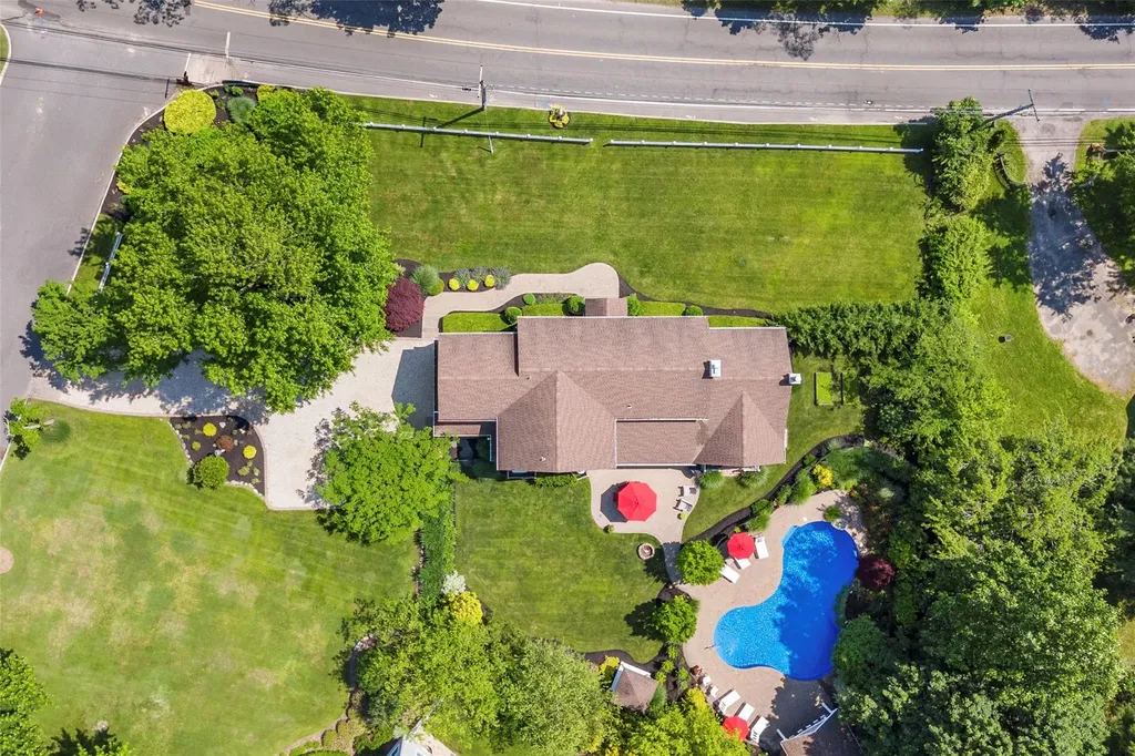 16 Dyke Road Setauket NY 11733