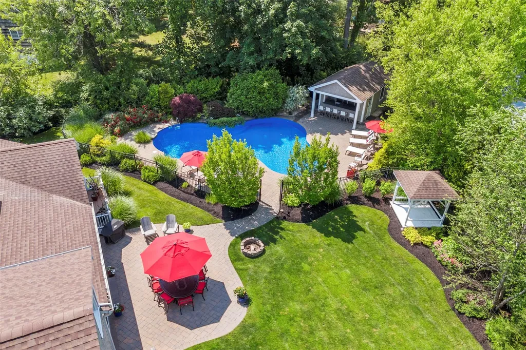 16 Dyke Road Setauket NY 11733