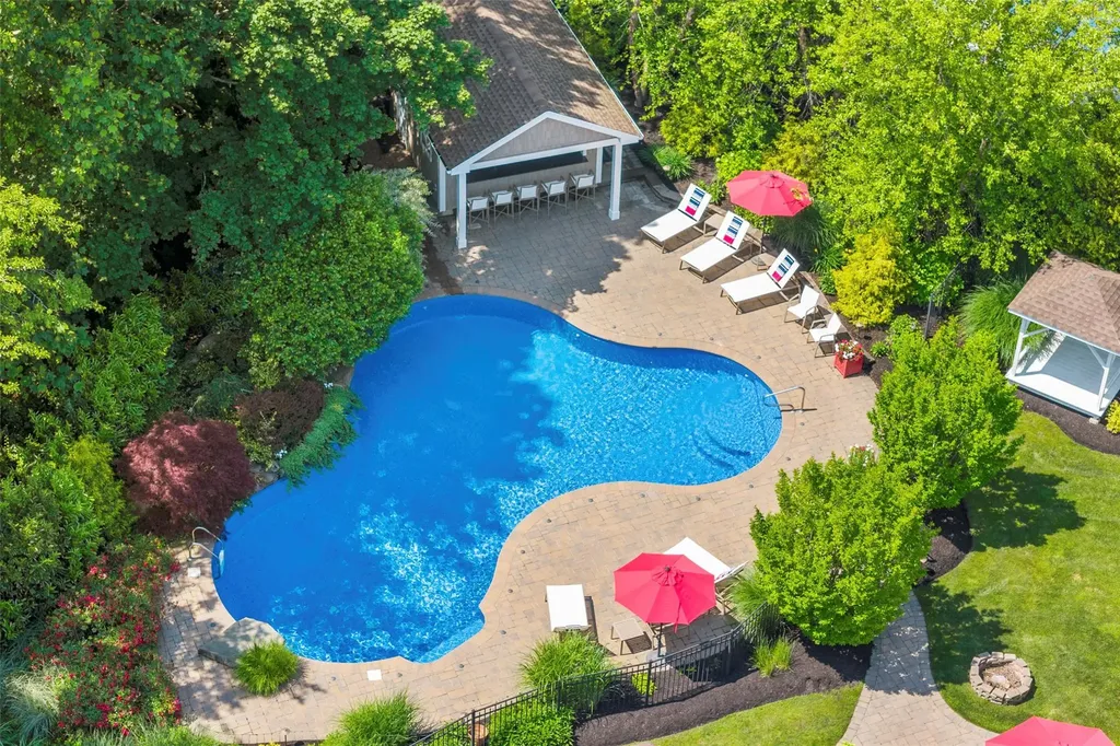 16 Dyke Road Setauket NY 11733