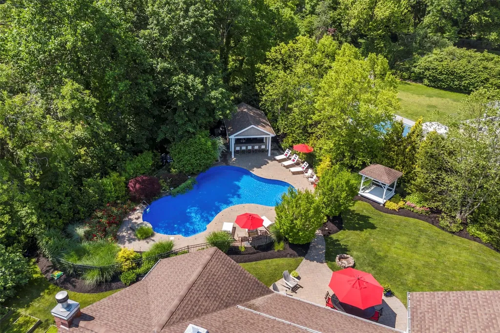 16 Dyke Road Setauket NY 11733