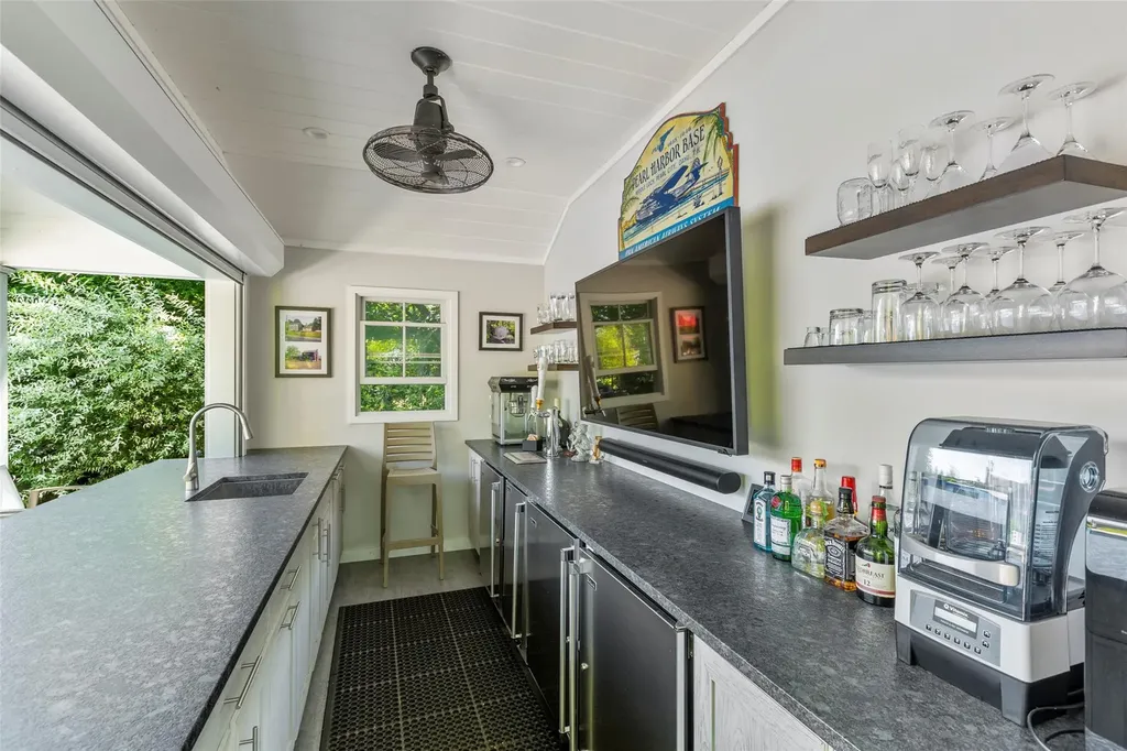 16 Dyke Road Setauket NY 11733
