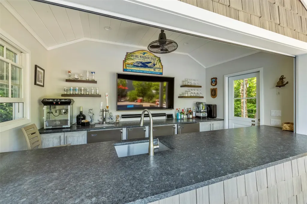 16 Dyke Road Setauket NY 11733