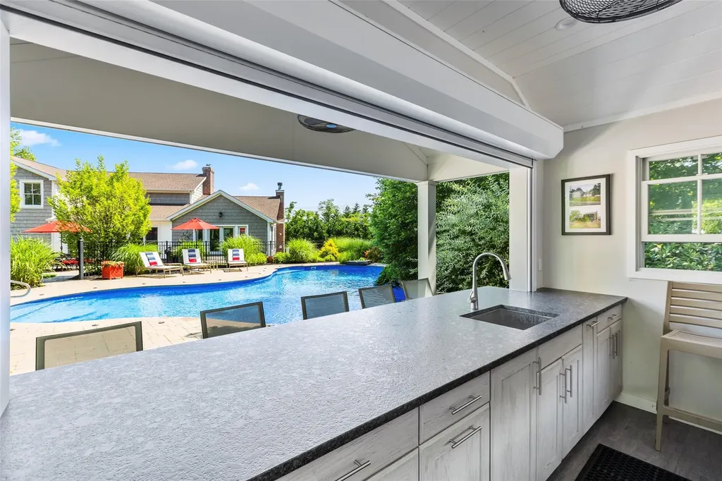 16 Dyke Road Setauket NY 11733