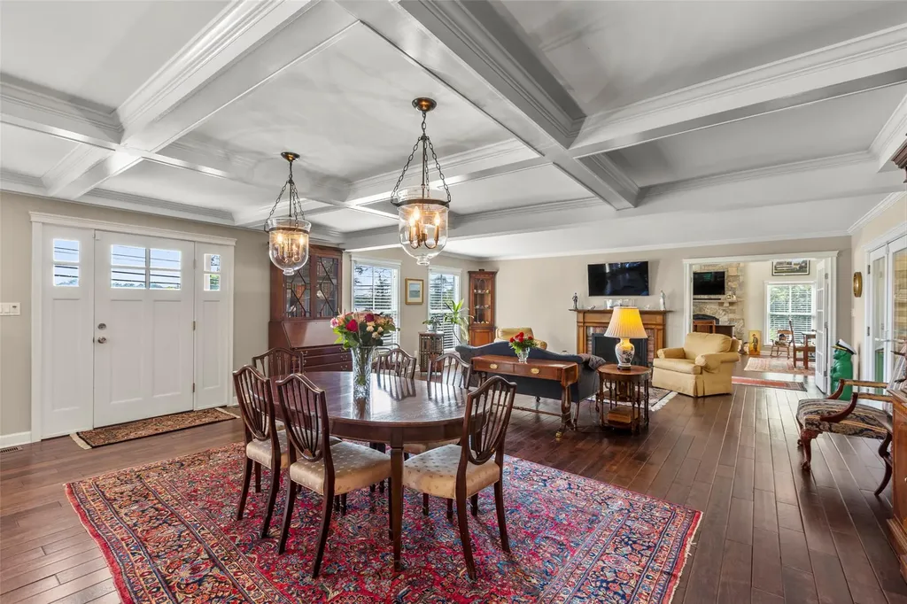 16 Dyke Road Setauket NY 11733