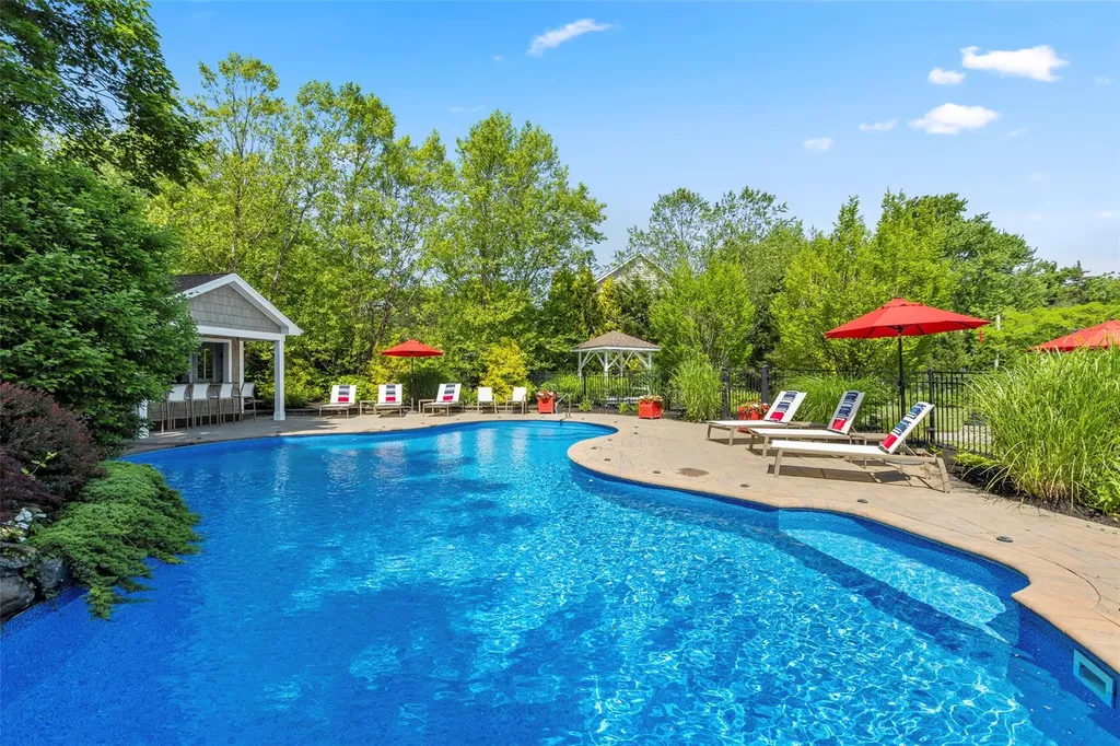 16 Dyke Road Setauket NY 11733