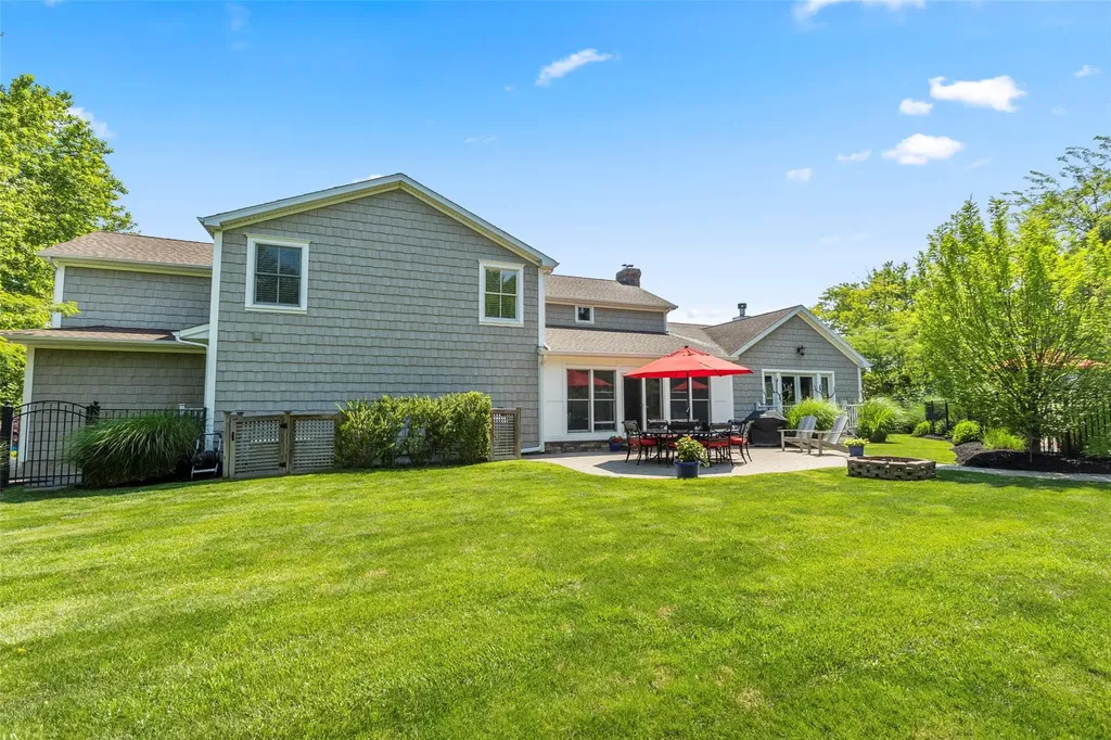 16 Dyke Road Setauket NY 11733