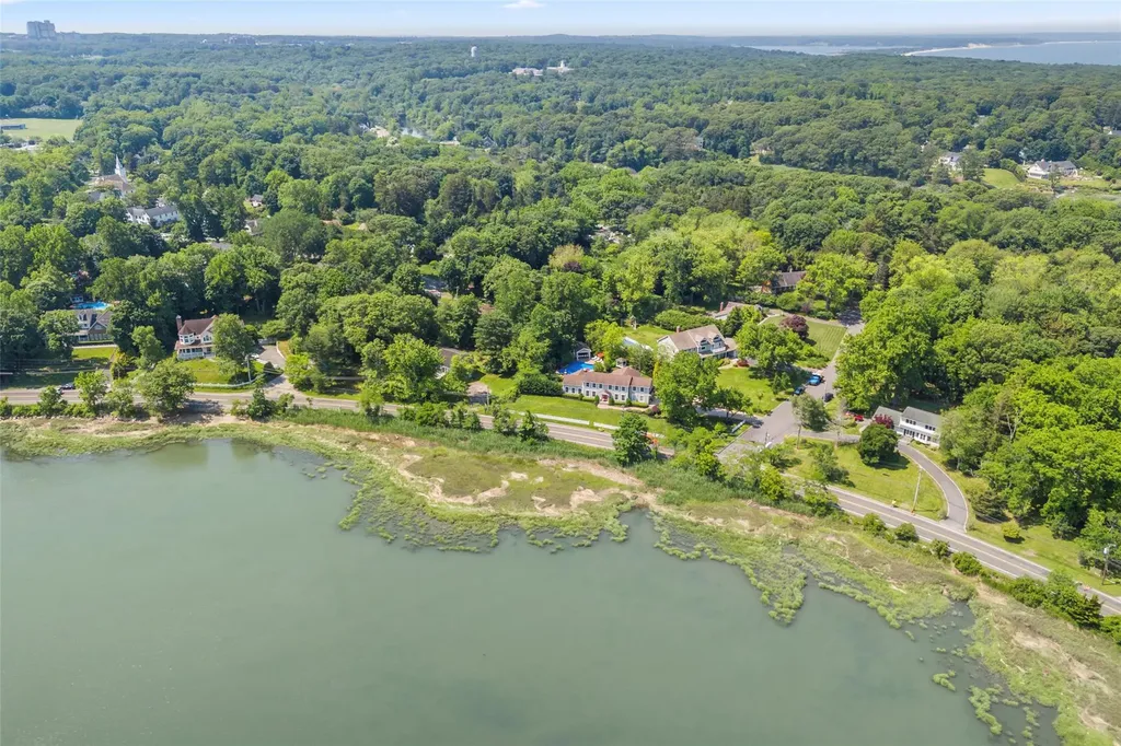 16 Dyke Road Setauket NY 11733