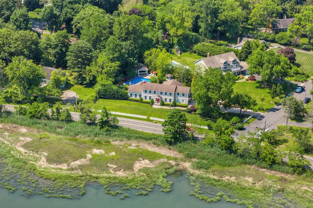 16 Dyke Road Setauket NY 11733