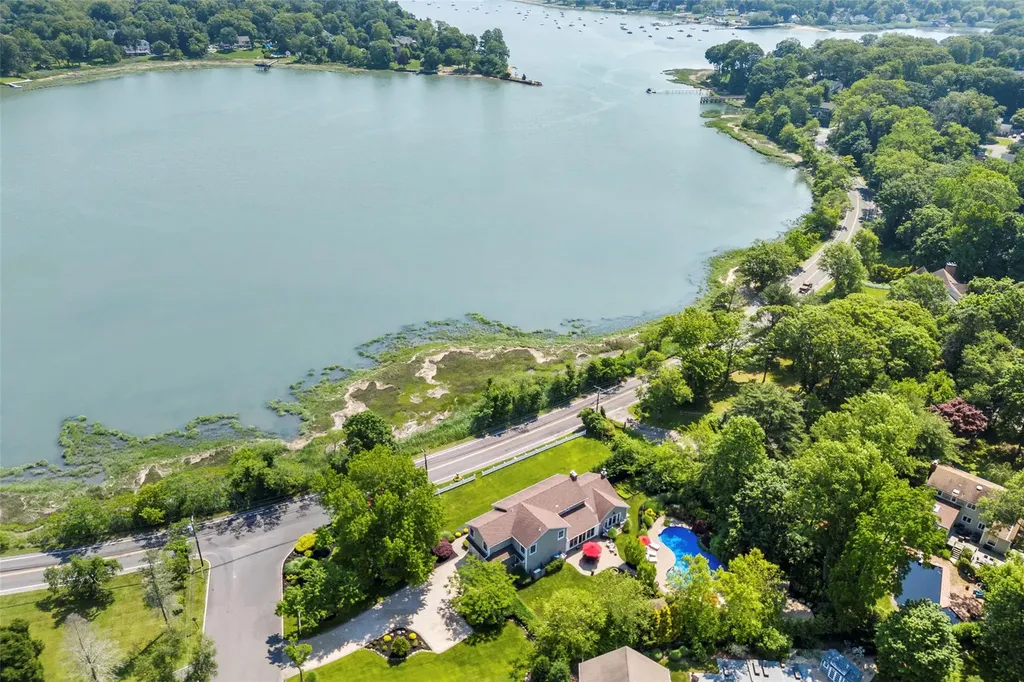 16 Dyke Road Setauket NY 11733