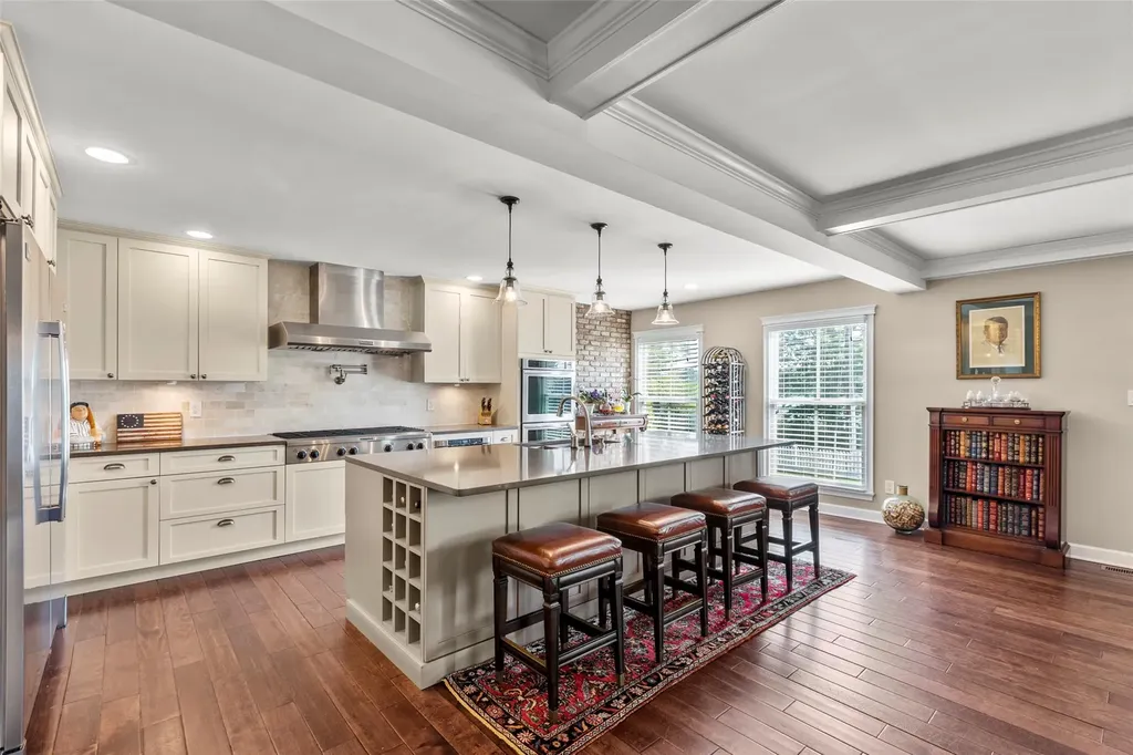 16 Dyke Road Setauket NY 11733