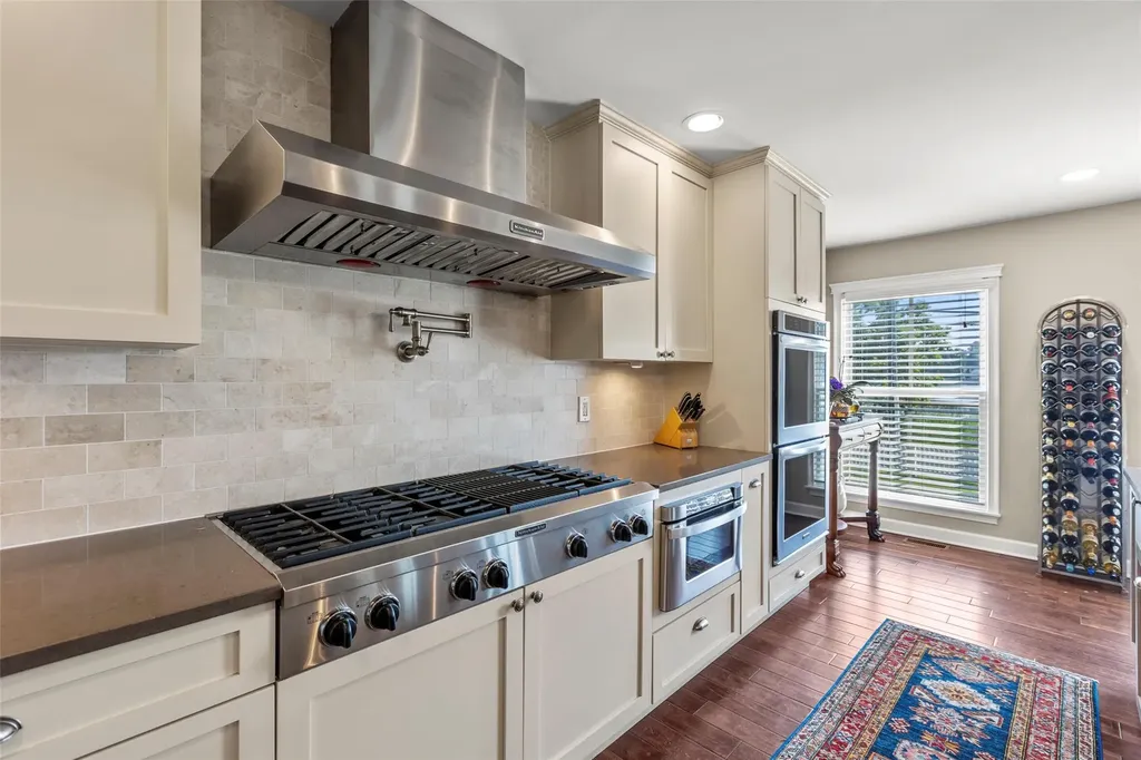 16 Dyke Road Setauket NY 11733