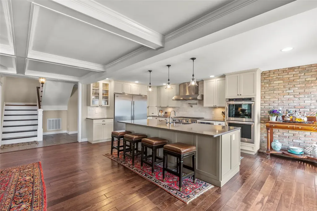 16 Dyke Road Setauket NY 11733