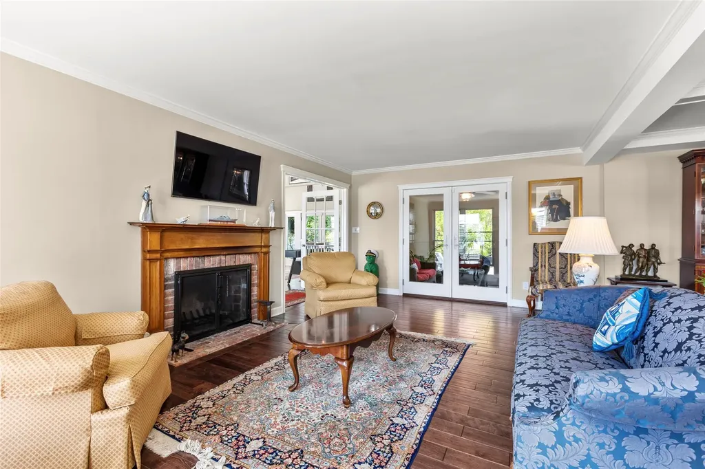 16 Dyke Road Setauket NY 11733
