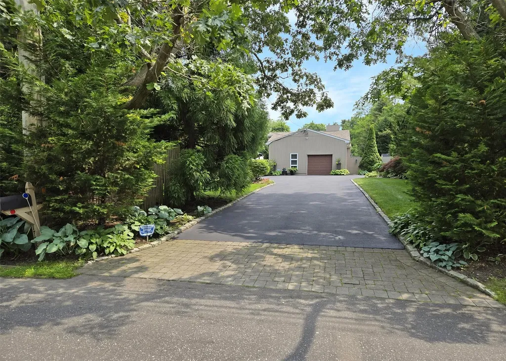 1778 Spur Drive S Islip NY 11751