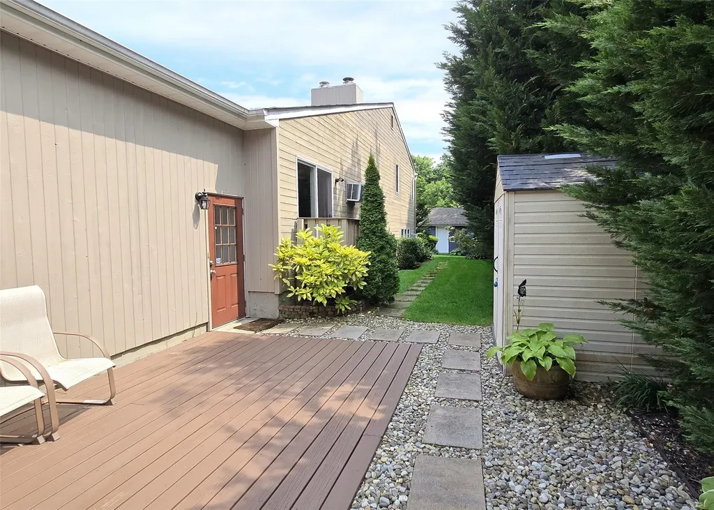 1778 Spur Drive S Islip NY 11751