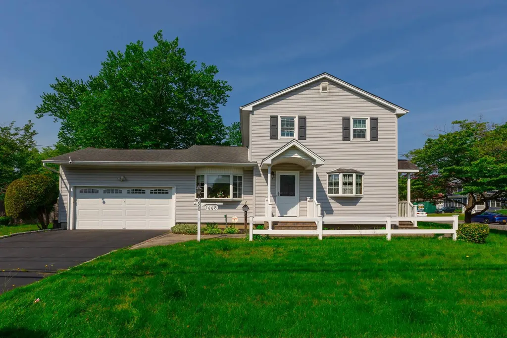 1668 Manatuck Boulevard Bay Shore NY 11706