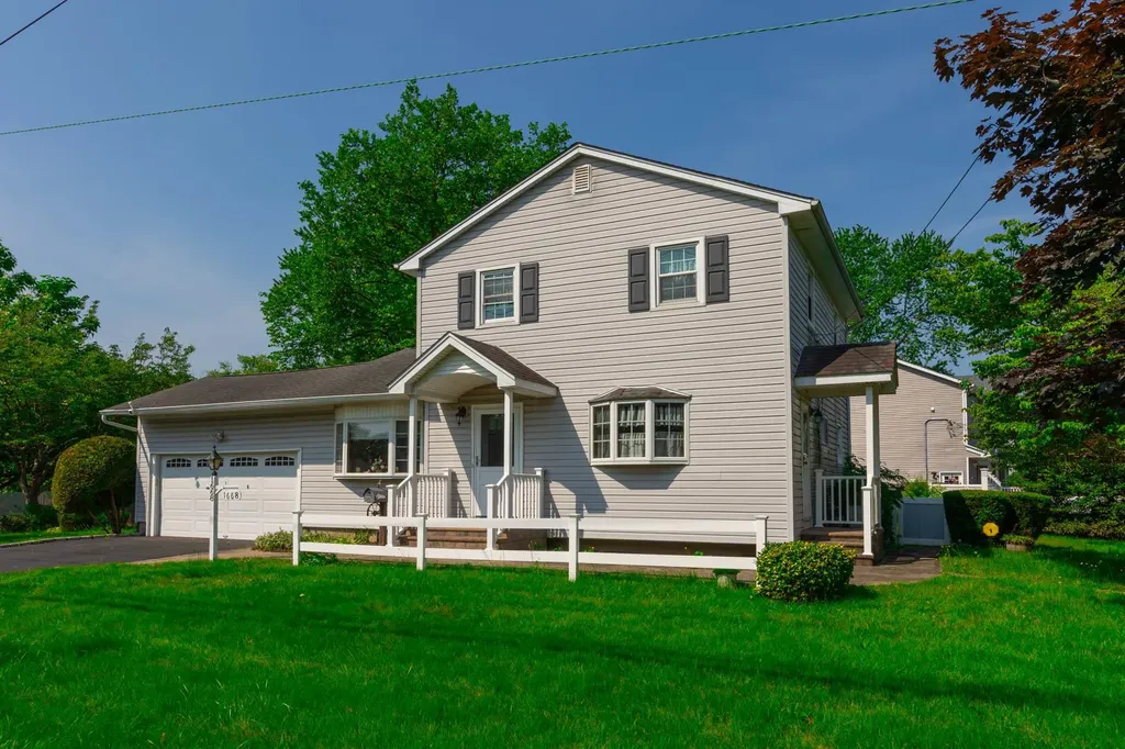 1668 Manatuck Boulevard Bay Shore NY 11706