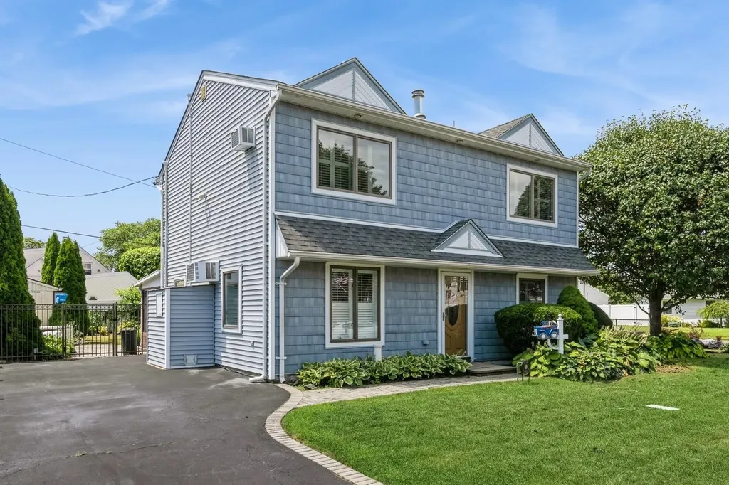 14 Cobble Lane Levittown NY 11756