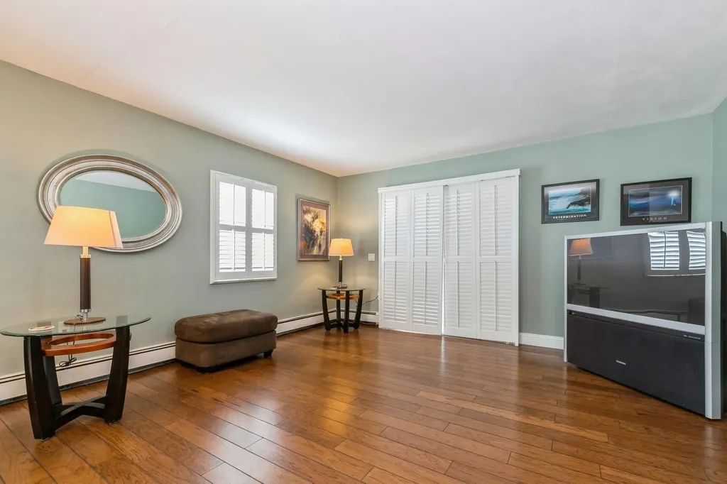 14 Cobble Lane Levittown NY 11756